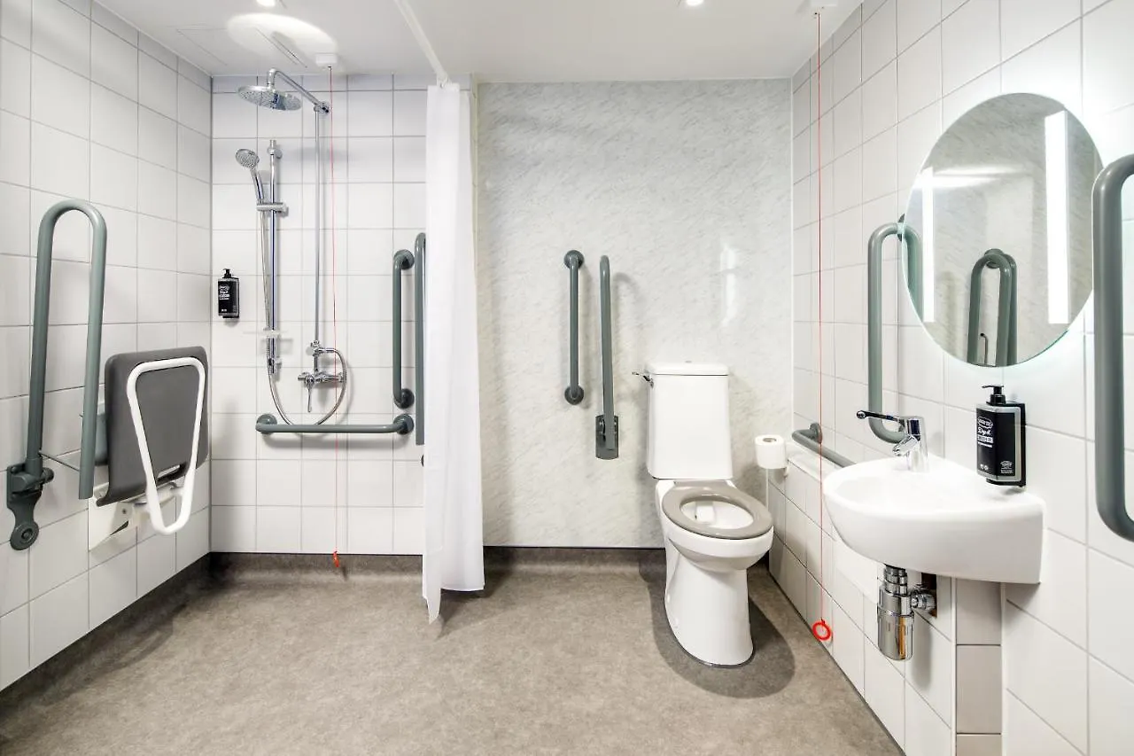 ** Hotel Ibis Budget Manchester Airport T2 Hale  Reino Unido