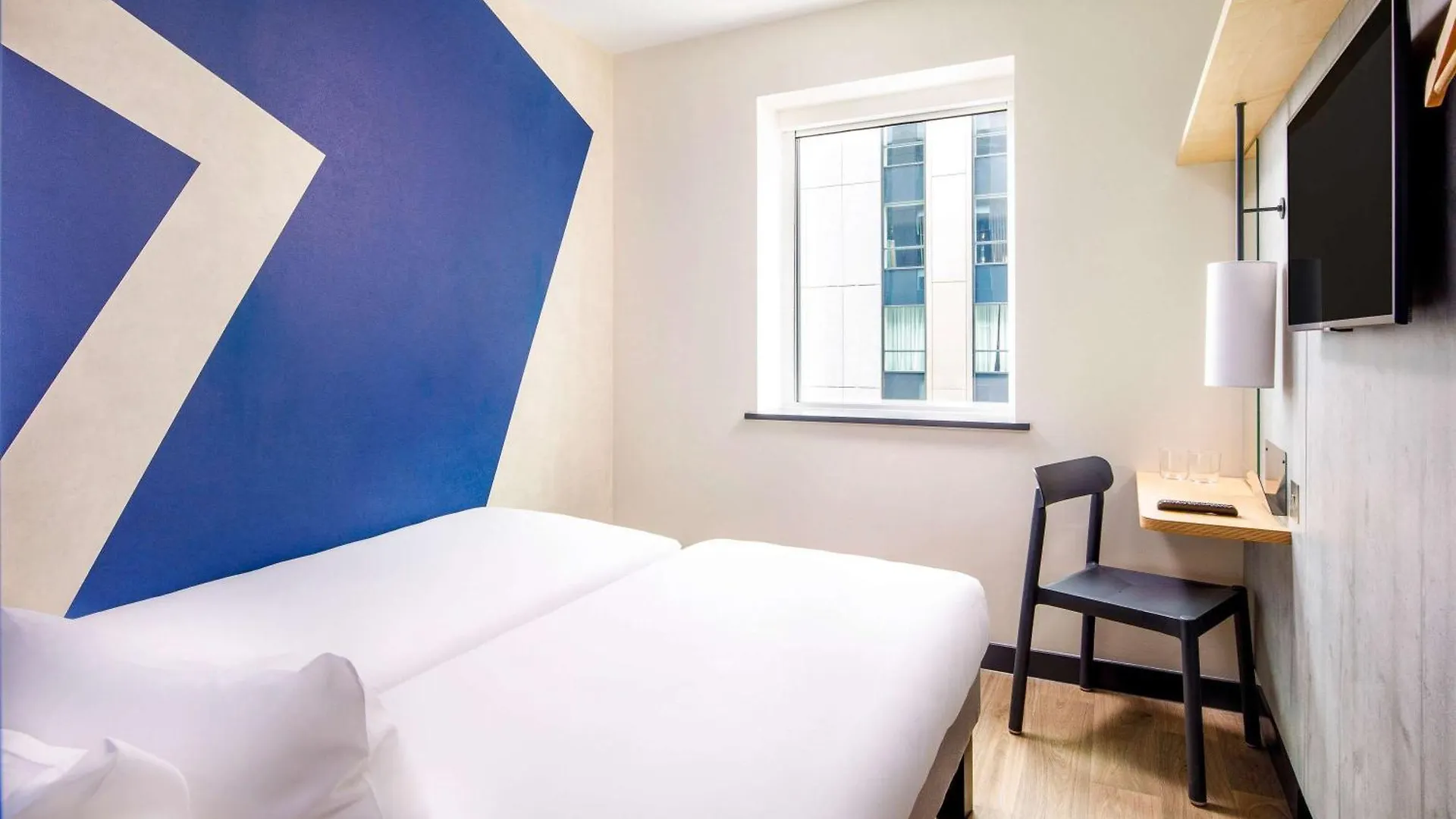 ** Hotel Ibis Budget Manchester Airport T2 Hale  Reino Unido